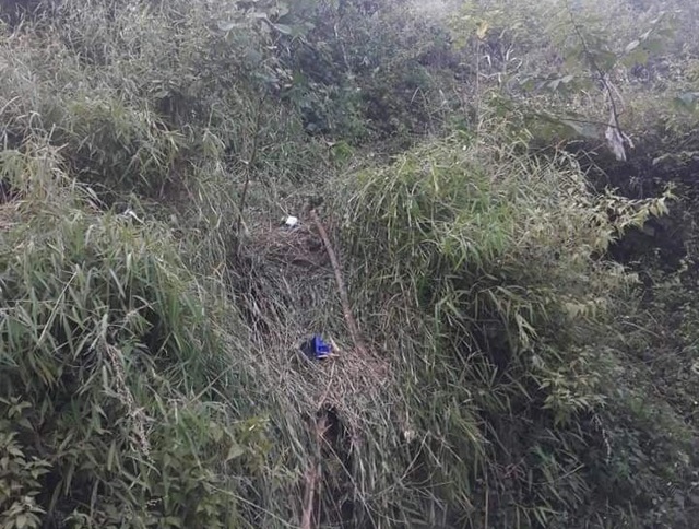 Xe U oát lao xuống vực, 3 người chết, 4 người bị thương - 2 Xe U oát lao xuống vực, 3 người chết, 4 người bị thương - 2