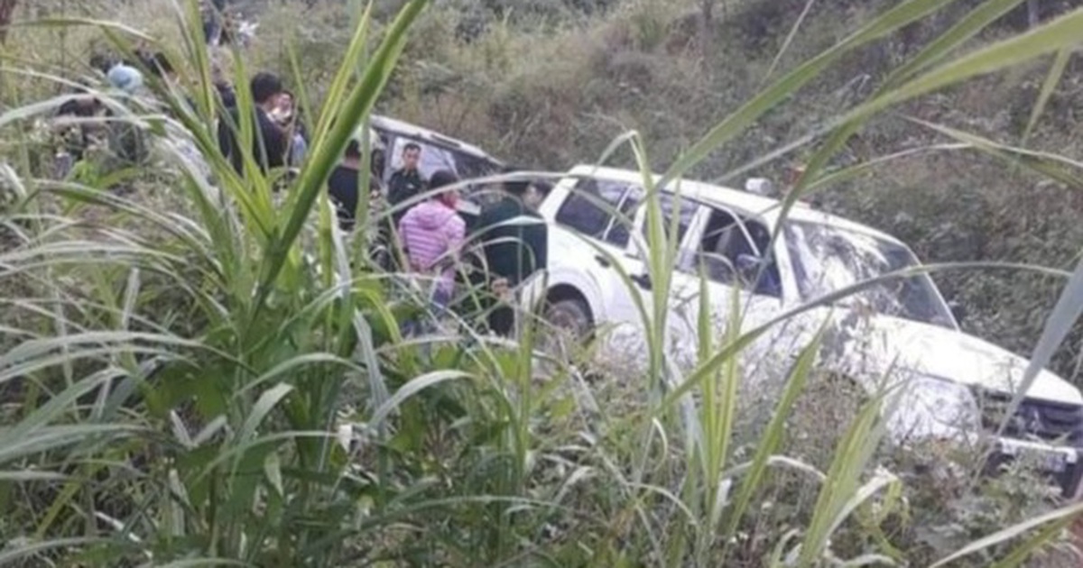 Xe U oát lao xuống vực, 3 người chết, 4 người bị thương Xe U oát lao xuống vực, 3 người chết, 4 người bị thương