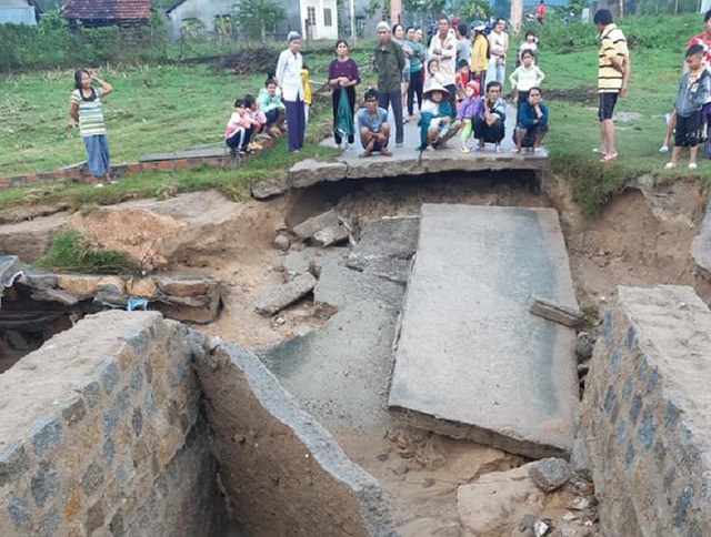 Di dời khẩn cấp hàng trăm hộ dân, nhiều tuyến đường bị chia cắt - 6