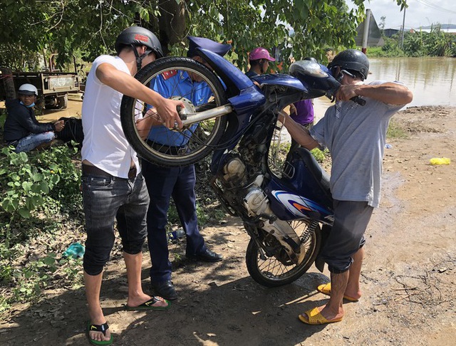 Di dời khẩn cấp hàng trăm hộ dân, nhiều tuyến đường bị chia cắt - 2