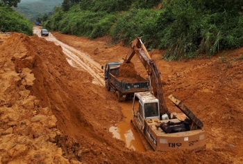 Hàng trăm điểm sạt lở núi ở vùng cao Quảng Ngãi