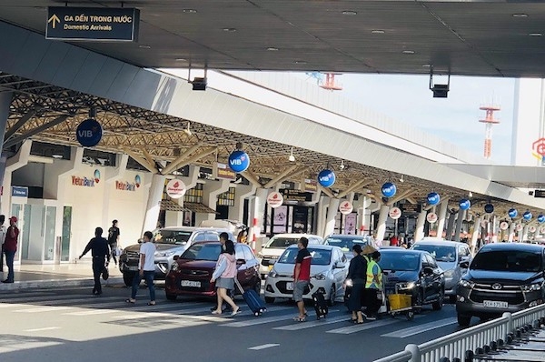 TP Hồ Chí Minh chính thức lên tiếng về việc phân làn đón khách ở sân bay Tân Sơn Nhất