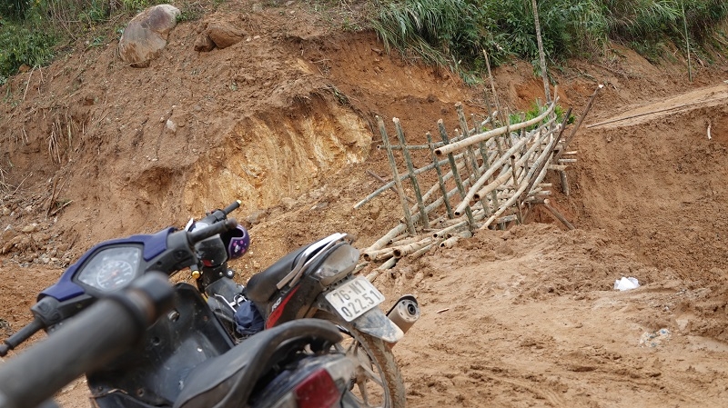 Đêm nằm lo núi lở
