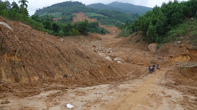 Đêm nằm lo núi lở