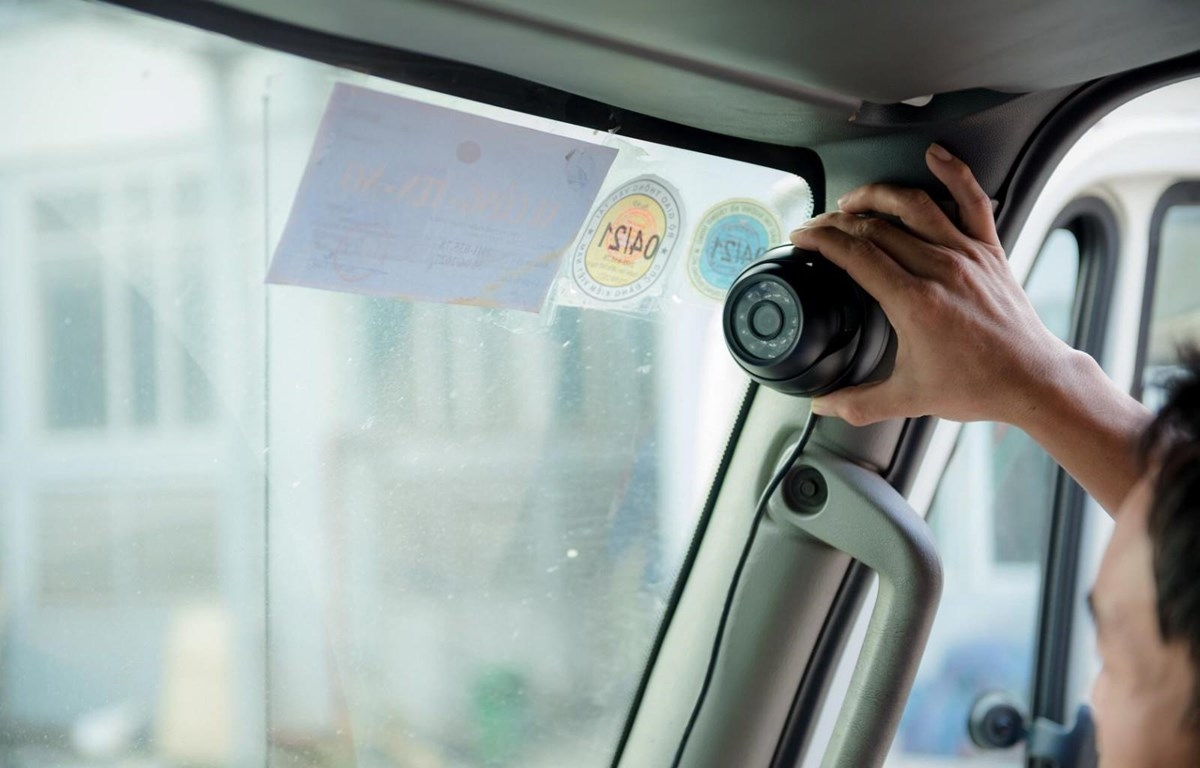 Kiểm tra, đẩy nhanh việc lắp camera trên xe kinh doanh vận tải
