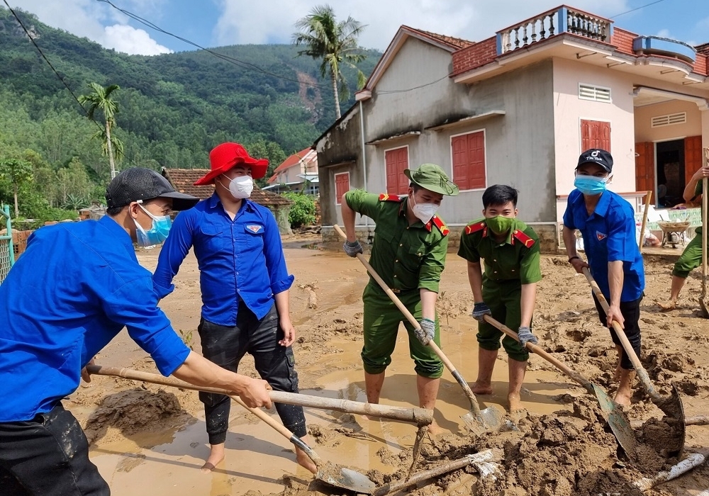 Quảng Nam, Bình Định tập trung lực lượng khắc phục sự cố sạt lở sau mưa