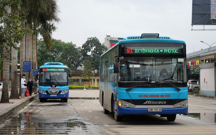 Cần xây dựng làn đường riêng dành cho xe buýt
