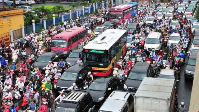 Nếu không có làn đường riêng, xe buýt vẫn sẽ... lép vế