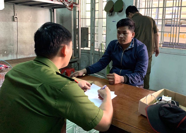 Công an làm việc với người đàn ông đánh dã man nữ sinh sau va chạm - 2