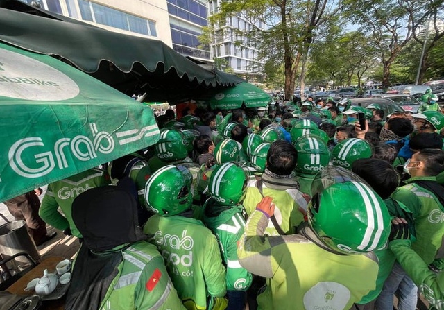 Hiệp hội taxi Hà Nội: Grab đã "biến hình", không phải kinh tế chia sẻ