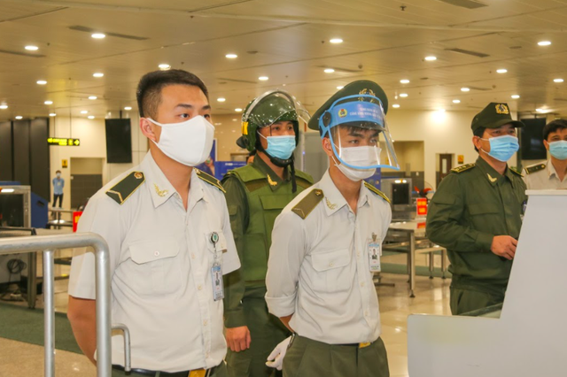 Ứng phó khẩn nguy tình huống nhóm khách gây rối, đập phá sân bay Nội Bài - 1