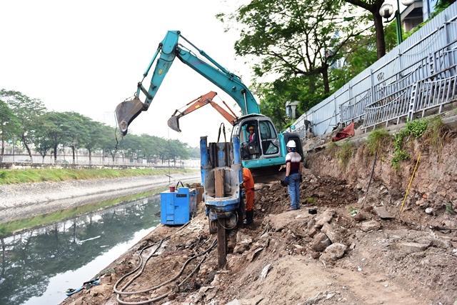 Hà Nội: Hối hả trên công trường dự án hồi sinh sông Tô Lịch