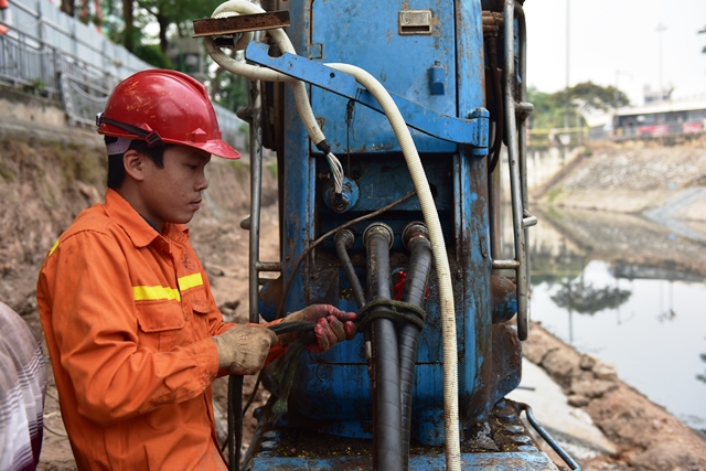 Hà Nội: Hối hả trên công trường dự án hồi sinh sông Tô Lịch