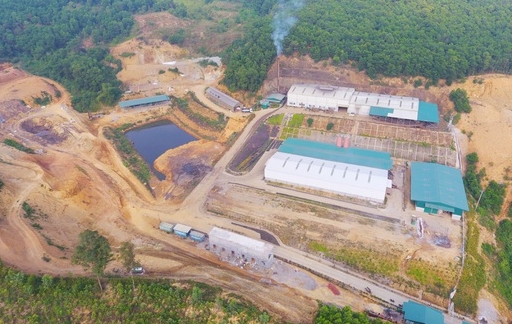 "Ngộp thở" vì ô nhiễm, dân dựng lều chặn xe chở rác