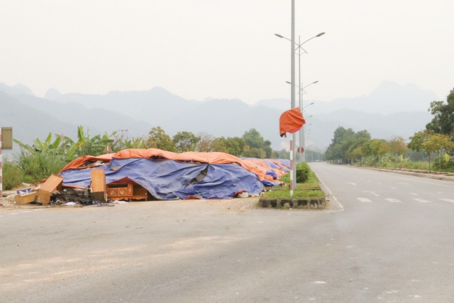 Ngộp thở vì ô nhiễm, dân dựng lều chặn xe chở rác - 5