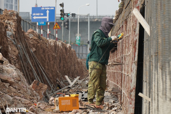 Thay bờ đê đất bằng tường chắn, đường Âu Cơ được mở rộng từ 2 lên 4 làn xe - 6