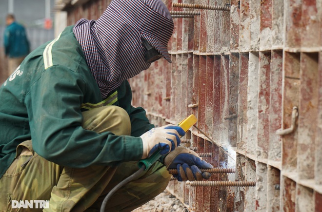 Thay bờ đê đất bằng tường chắn, đường Âu Cơ được mở rộng từ 2 lên 4 làn xe - 3