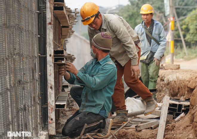 Thay bờ đê đất bằng tường chắn, đường Âu Cơ được mở rộng từ 2 lên 4 làn xe - 4