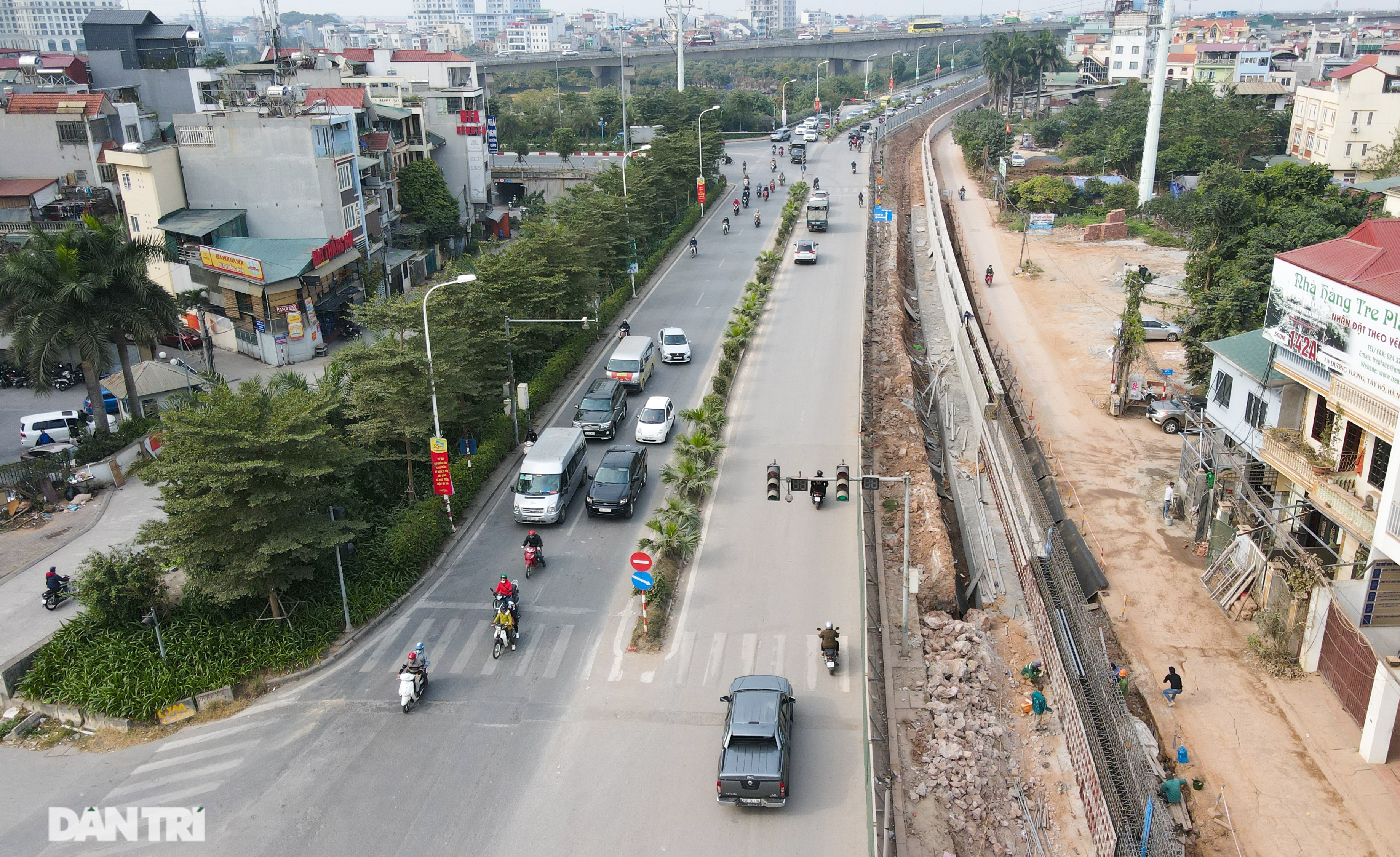 Thay bờ đê đất bằng tường chắn, đường Âu Cơ được mở rộng từ 2 lên 4 làn xe - 2
