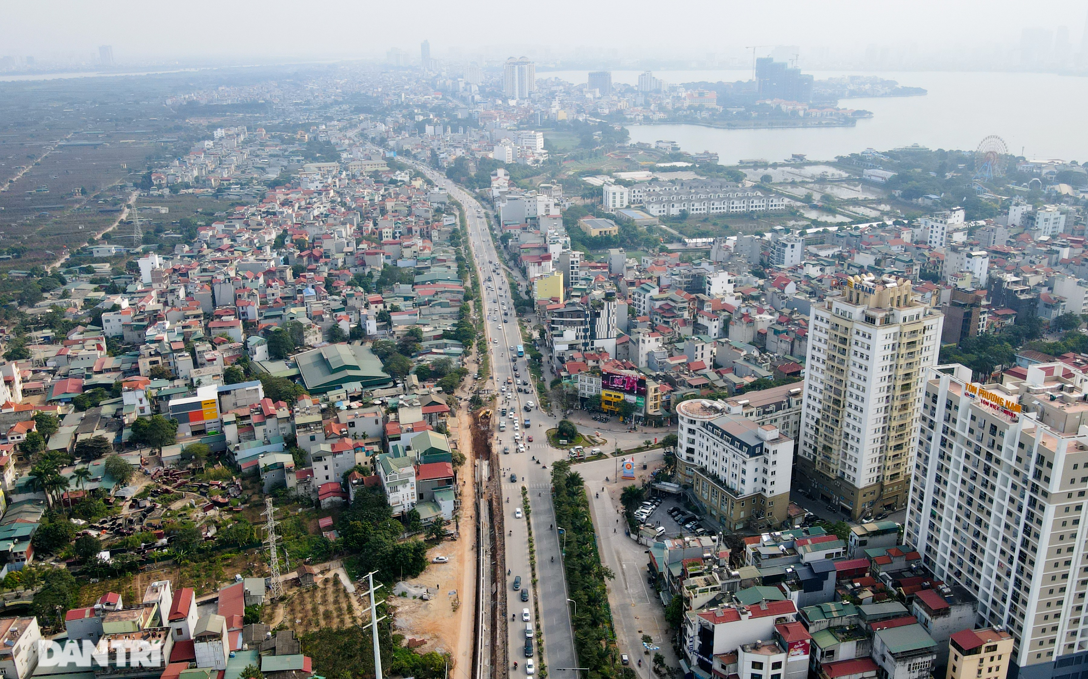 Thay bờ đê đất bằng tường chắn, đường Âu Cơ được mở rộng từ 2 lên 4 làn xe - 1