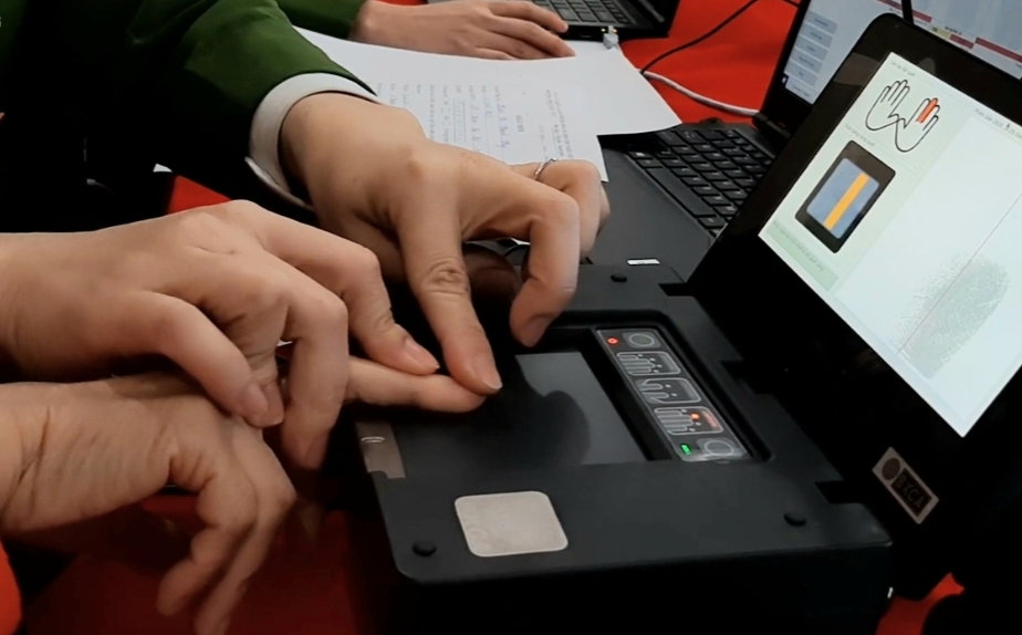 Công an TP Hà Nội chính thức cấp thẻ Căn cước công dân gắn chip