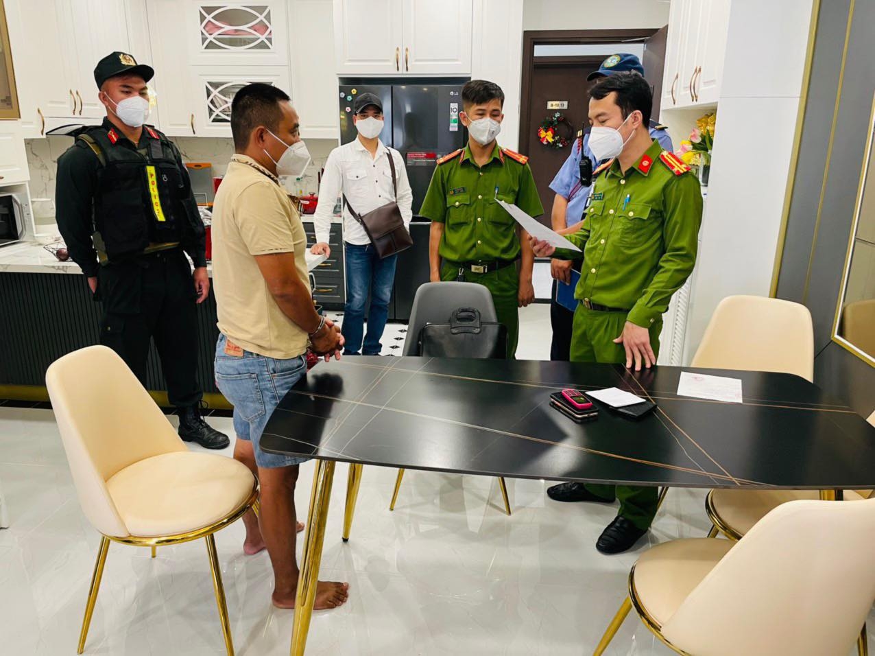 Triệt phá băng nhóm tàng trữ vũ khí, tổ chức đánh bạc hơn 2.000 tỷ đồng