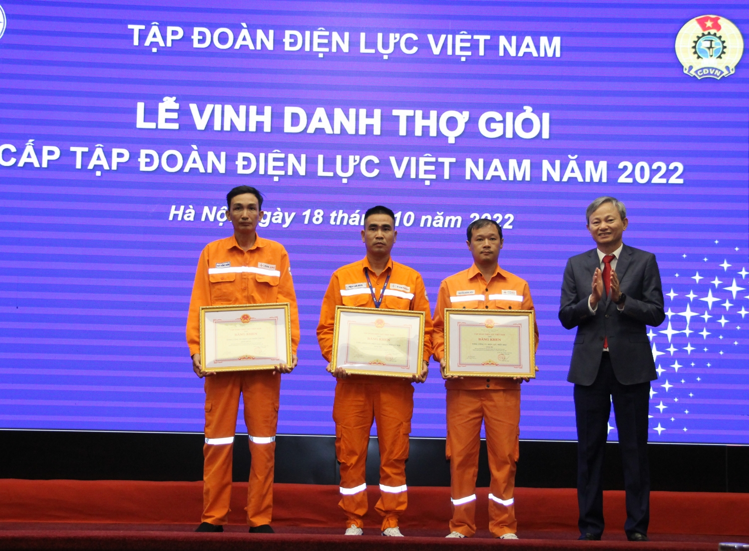 Vinh danh 12 công nhân EVNCPC đạt Thợ giỏi cấp EVN năm 2022