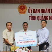Petrovietnam và BSR trao tặng xe cứu thương và 1 tỷ đồng giúp tỉnh Quảng Nam khắc phục hậu quả bão lũ