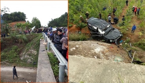 tin tuc ngay 21 va cham voi moto xe taxi lat ngua khien 7 nguoi thuong vong