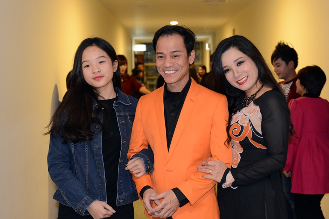 sao viet ngay 51 lo dien trai tre goi thu thuy la ba xa sau 2 thang tuyen bo ly hon