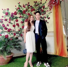 thu thuy si thanh do sac voc va khoe vu dao boc lua tren san khau