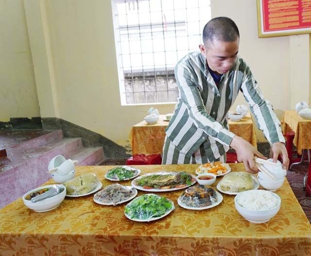 bua com chuan vi tet danh cho pham nhan
