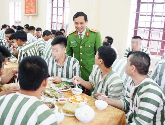 bua com chuan vi tet danh cho pham nhan