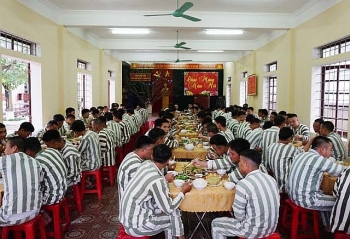 Bữa cơm “chuẩn vị Tết” dành cho phạm nhân