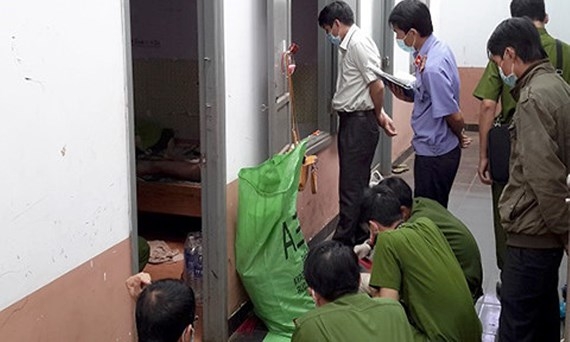 tin tuc 122 pho phong ngan hang chem chet bo de chem me va em gai bi thuong nang