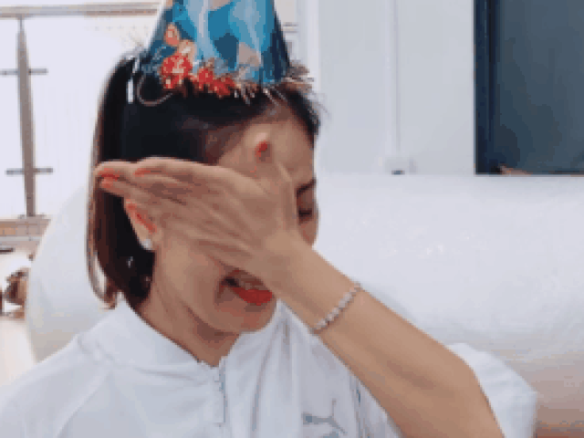 sao viet 163 khanh thi khoc nuc no khi chong tre kem 12 tuoi lam dieu bat ngo