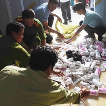 Công an phá khóa kiểm tra kho hàng mỹ phẩm, phát hiện quy trình sản xuất 