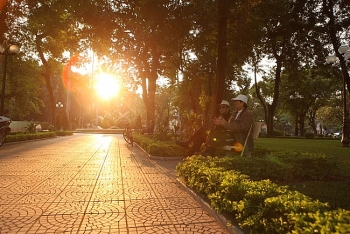 Thời tiết ngày 1/12: Bắc Bộ ngày nắng, Nam Bộ chiều tối có mưa rào