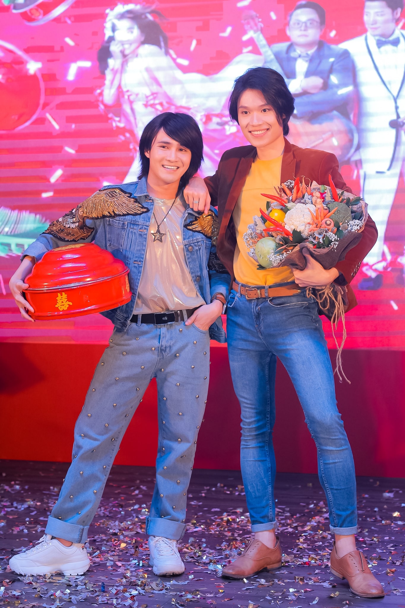 sao viet ngay 2012 quang hai va ban gai dap tan tin don chia tay bang dong thai bat ngo