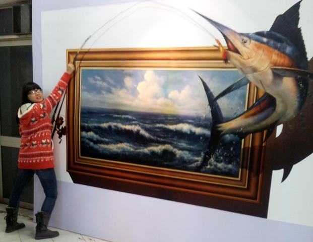 Hà Nội: Giới trẻ "lăn lê bò toài" với tranh 3D