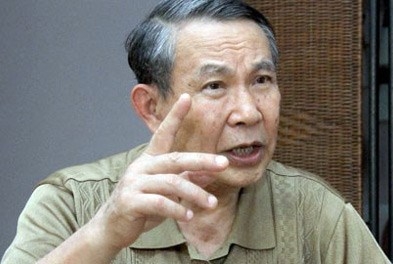Dê "nhầm nhà", gà "đi lạc", cán bộ "bạc" với dân