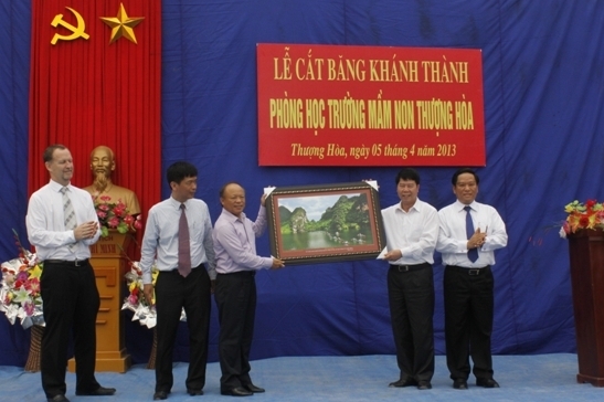 Hoàng Long Hoàn Vũ JOC tài trợ hơn 2 tỉ đồng cho học sinh Ninh Bình