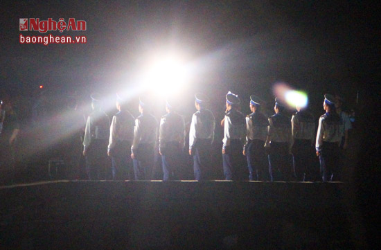 thuong ta tran quang khai tro ve trong vong tay dong doi