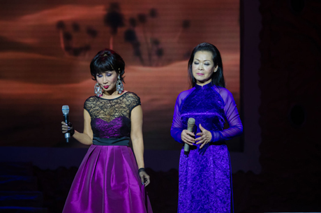 Khánh Hà- Khánh Ly song ca liên khúc Cát bụi tình xa