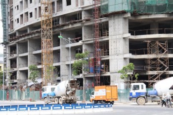'Cắt ngọn' nhà 8B Lê Trực, sao Thăng Long Tower lại không?