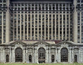 Detroit: Vẻ đẹp hoa lệ một thời ẩn dưới đống hoang tàn