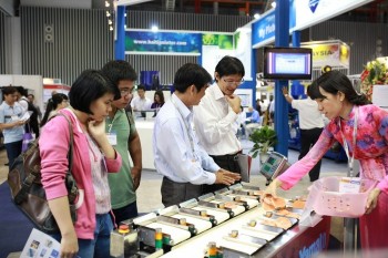 160 đơn vị tham dự triển lãm công nghệ và dịch vụ chế biến nhựa và cao su