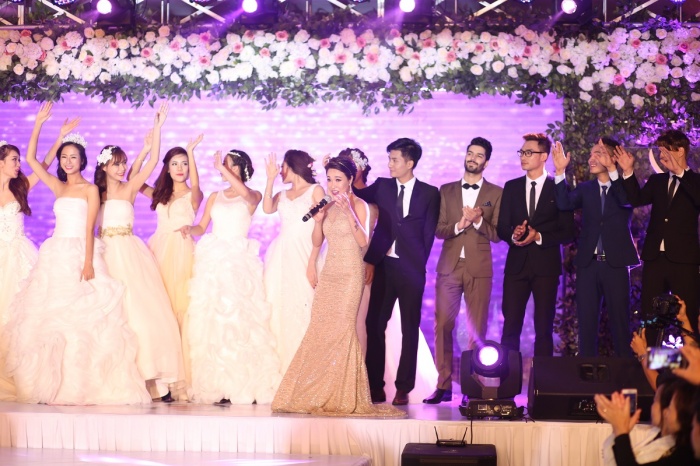 trien lam cuoi sac mau tinh yeu 2016