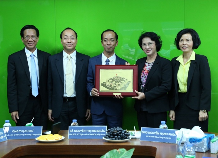 doan dai bieu quoc hoi viet nam tham nha may sua angkor cua vinamilk tai campuchia