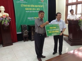 PVFCCo trao 50 suất học bổng Đạm Phú Mỹ cho học sinh nghèo vượt khó